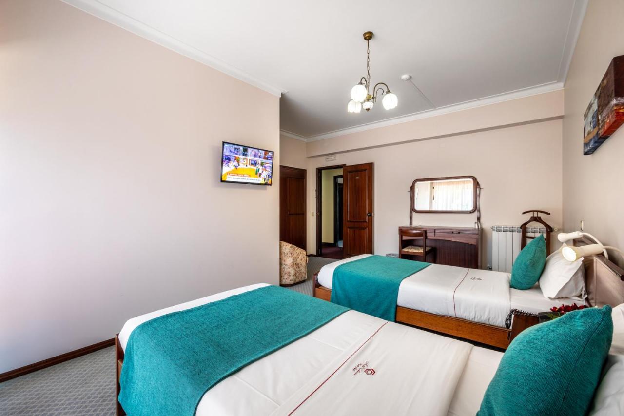 Hotel Colmeia Monte Real Exterior photo