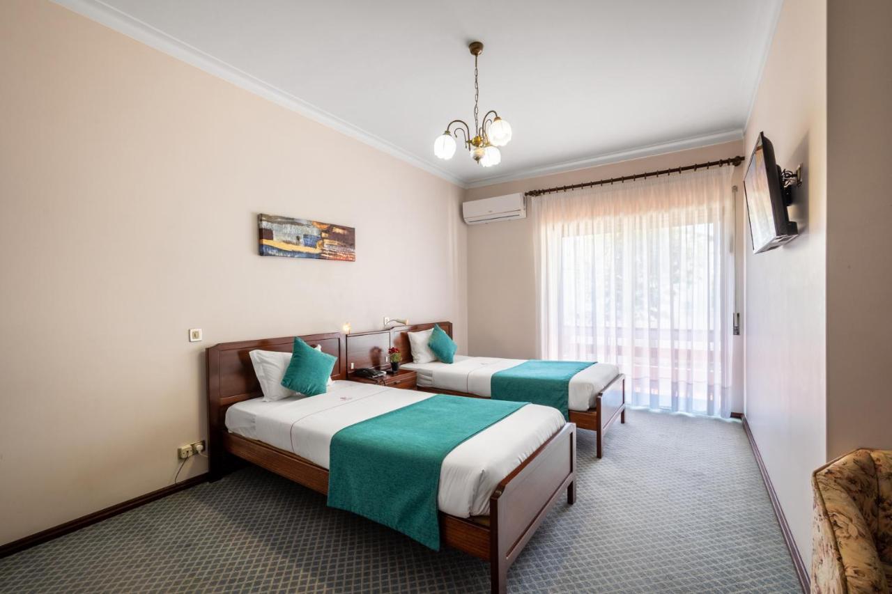Hotel Colmeia Monte Real Exterior photo